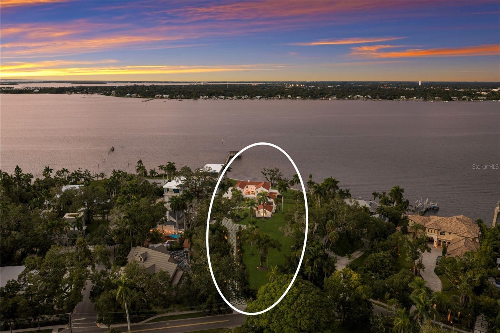 2832 RIVERVIEW BLVD