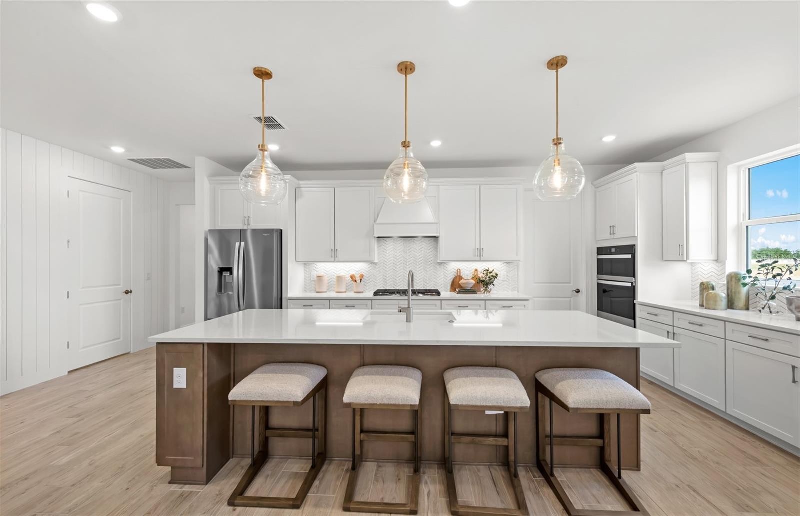 1832 SILVER SHORES BLVD