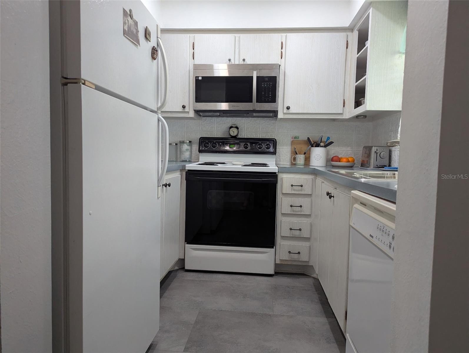 304 46TH AVENUE TER W #421