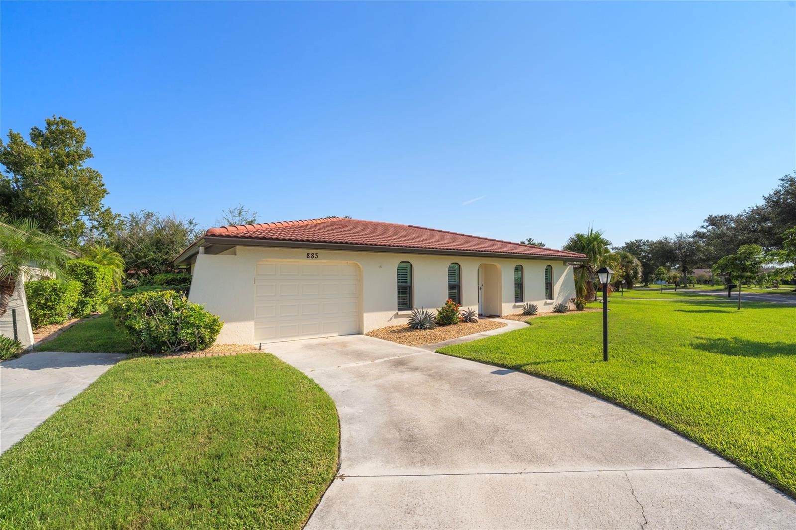883 SHAMROCK BLVD #9