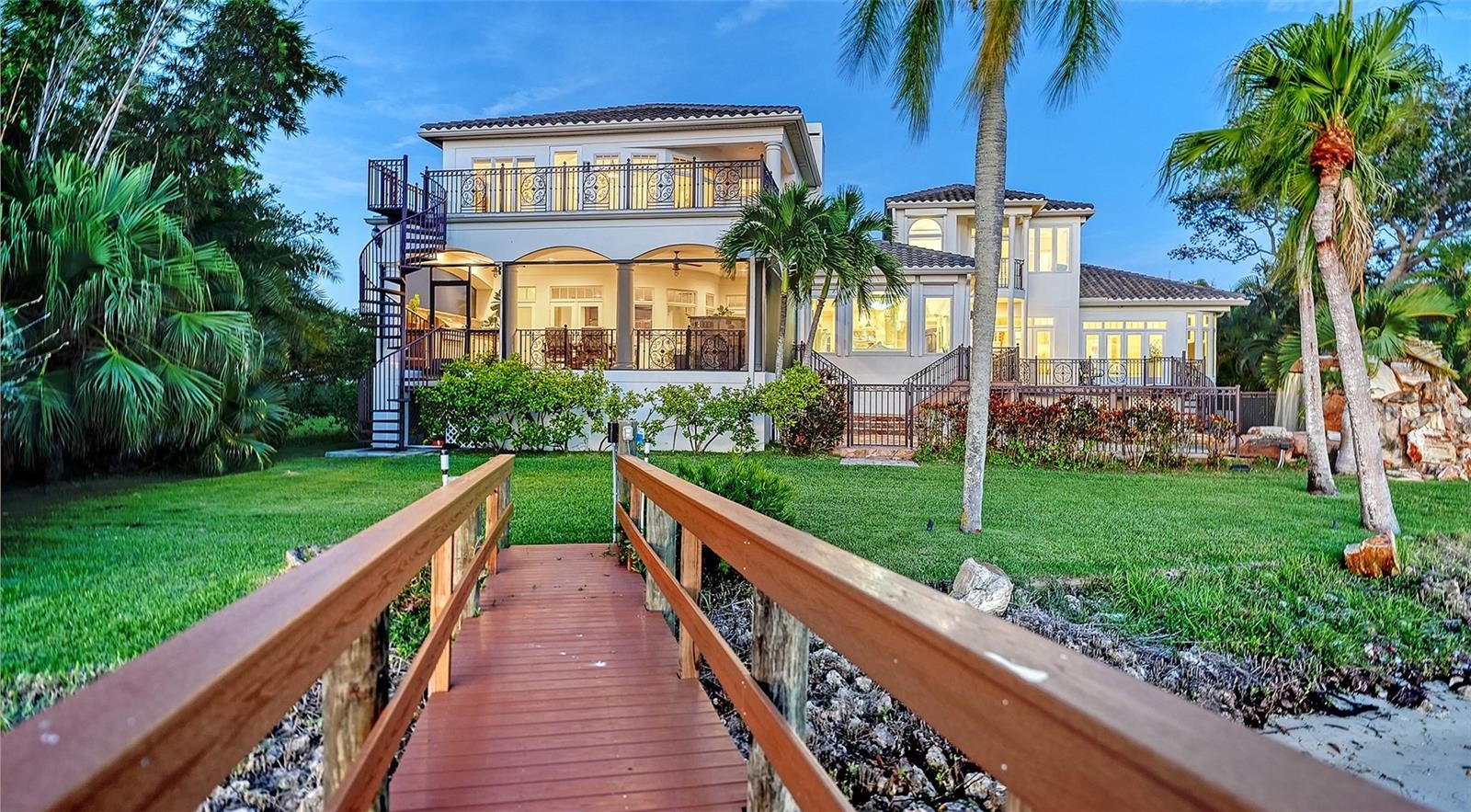 2115 LYCHEE LN