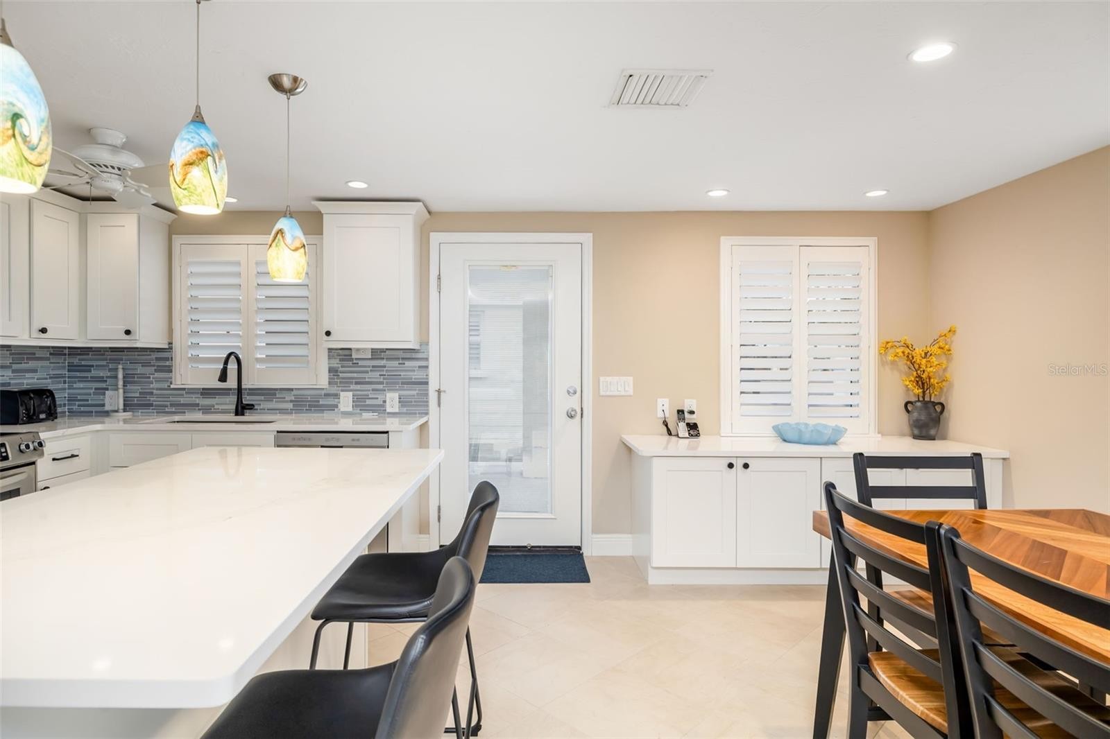 6140 MIDNIGHT PASS RD #A10