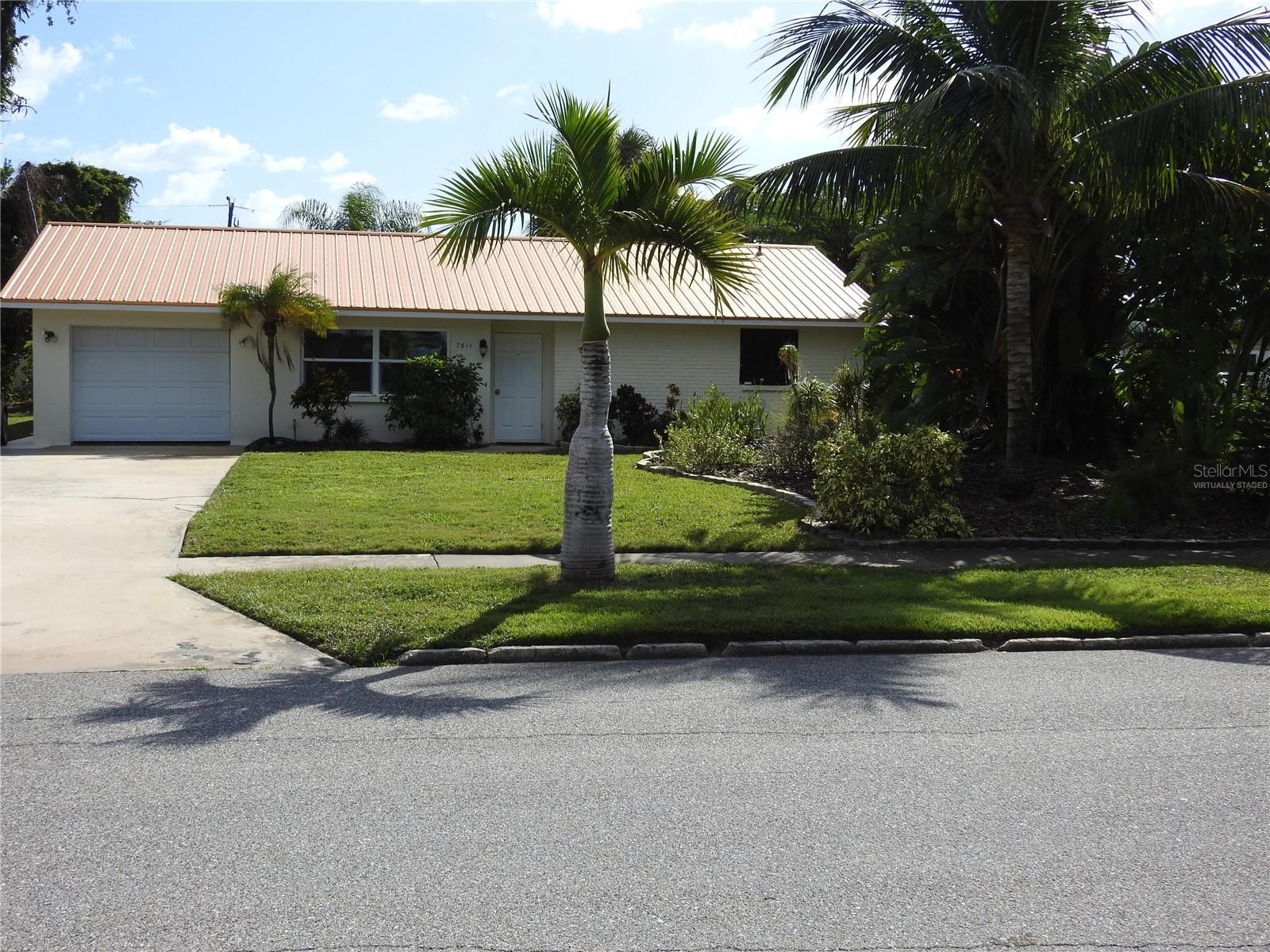 7611 SENRAB DR