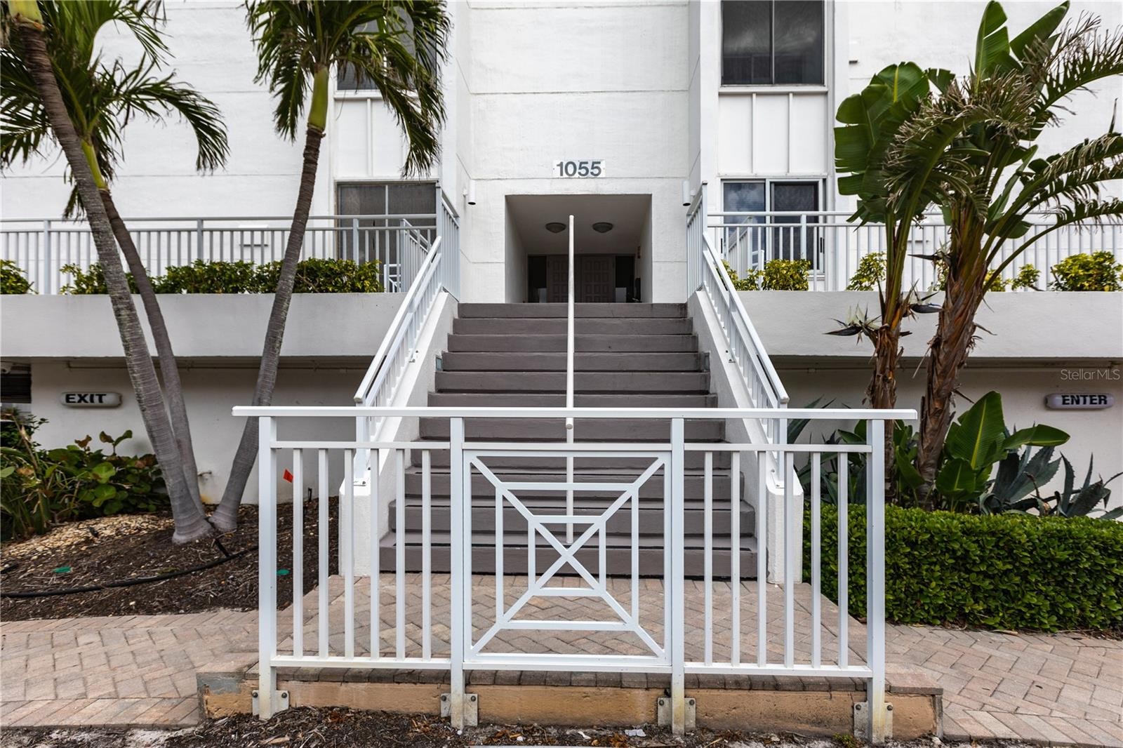 1055 W PEPPERTREE DR #703AA