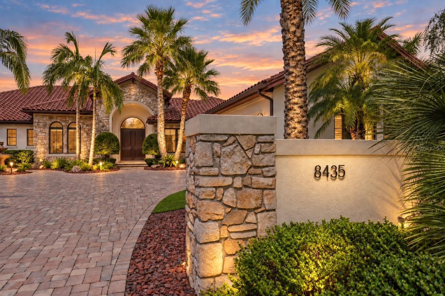 8435 LINDRICK LN
