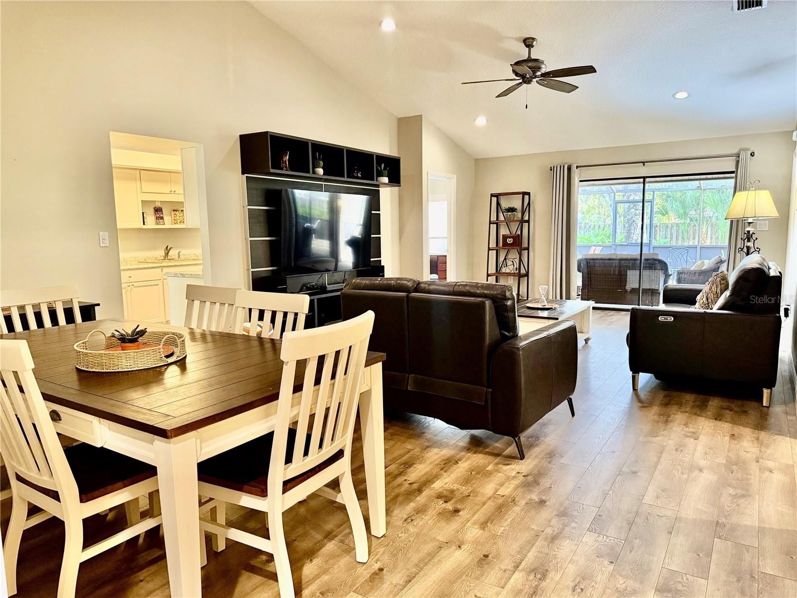 4689 OAK FOREST DR E #1