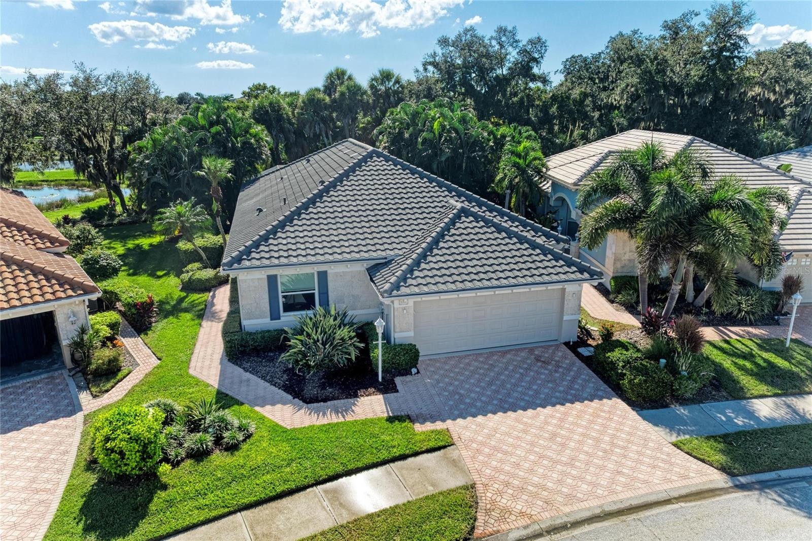 8352 CANARY PALM CT