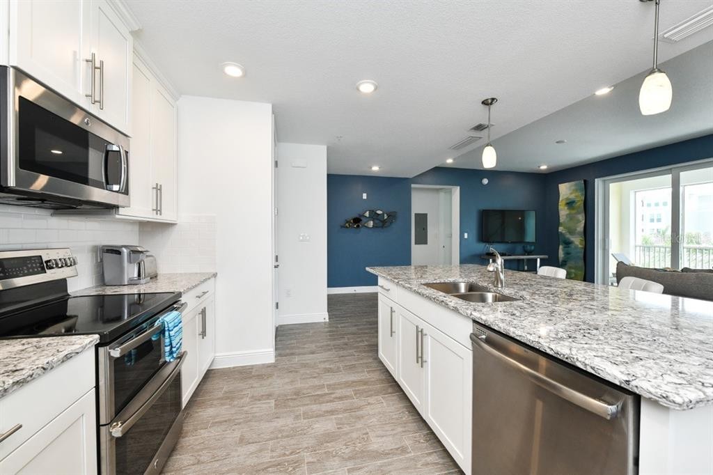 384 ARUBA CIR #201