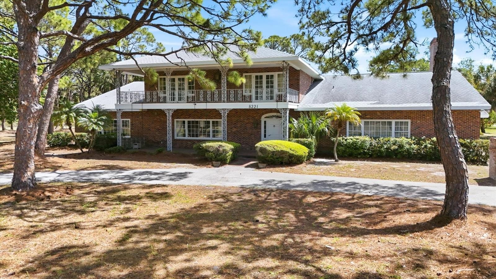 8221 DESOTO MEMORIAL HWY