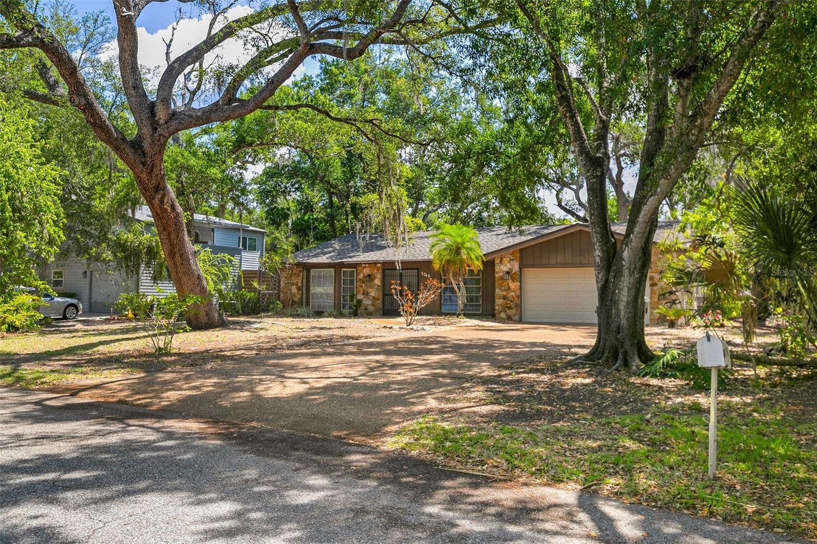 2749 GREENDALE DR