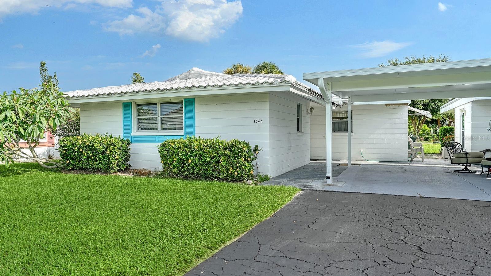 1523 LAKESIDE DR #15