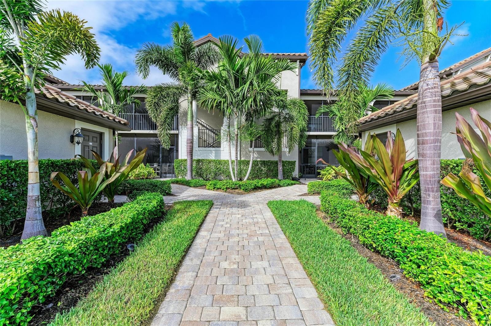 5710 PALMER CIR #206