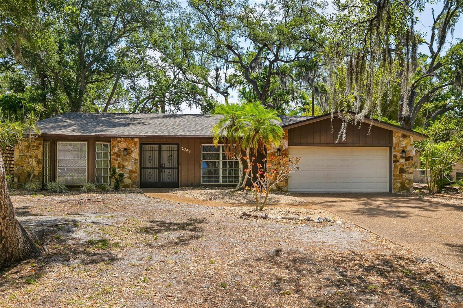 2749 GREENDALE DR
