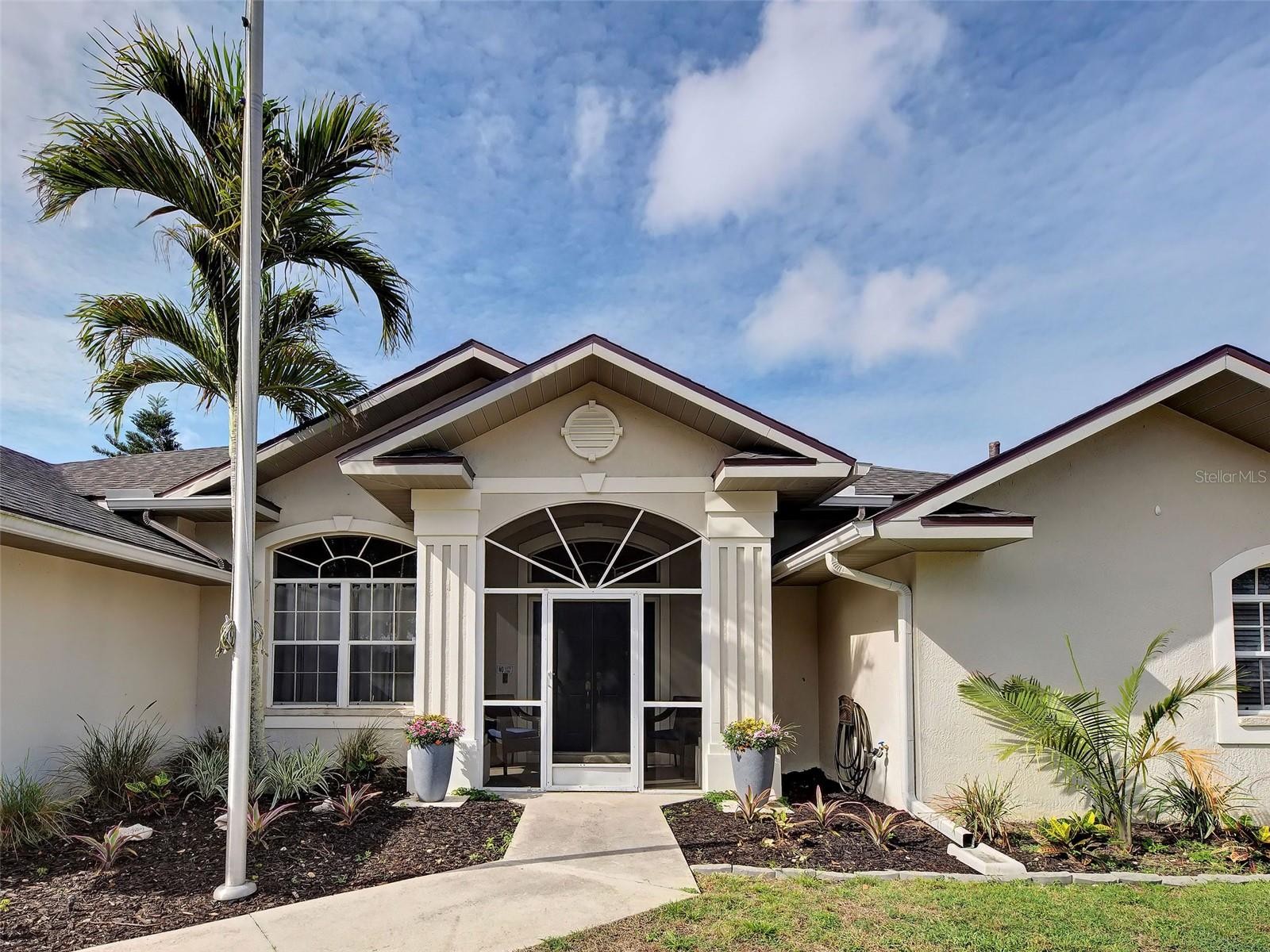 1303 E GATE DR
