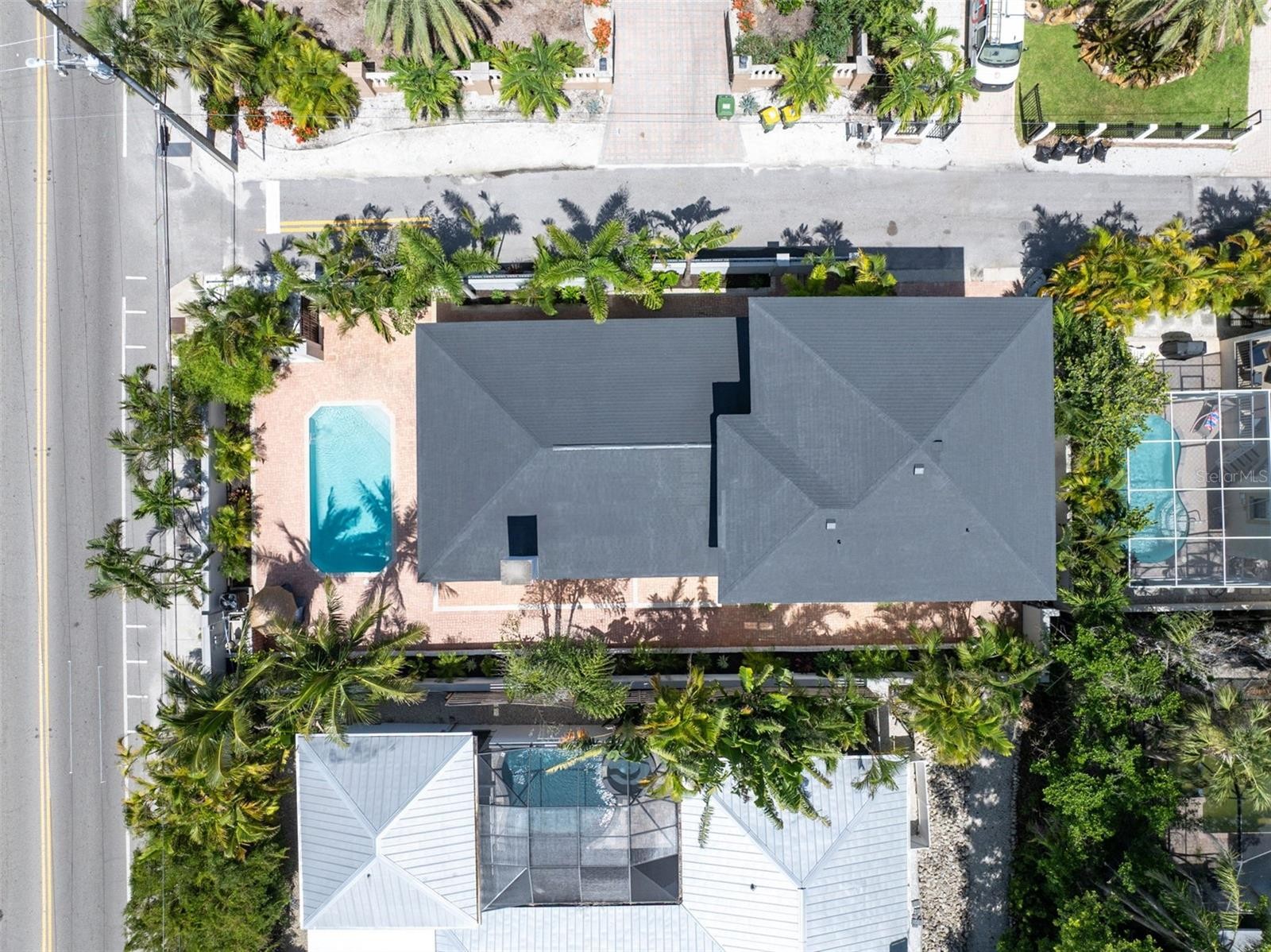 324 SIESTA DR