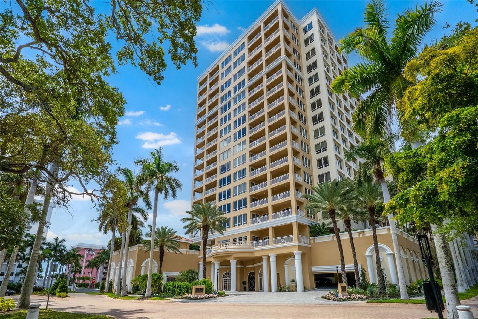 35 WATERGATE DR #502