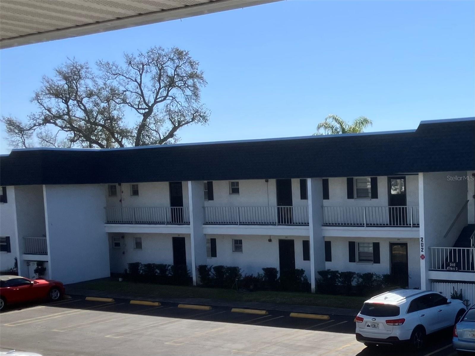 202 47TH AVENUE DR W #332