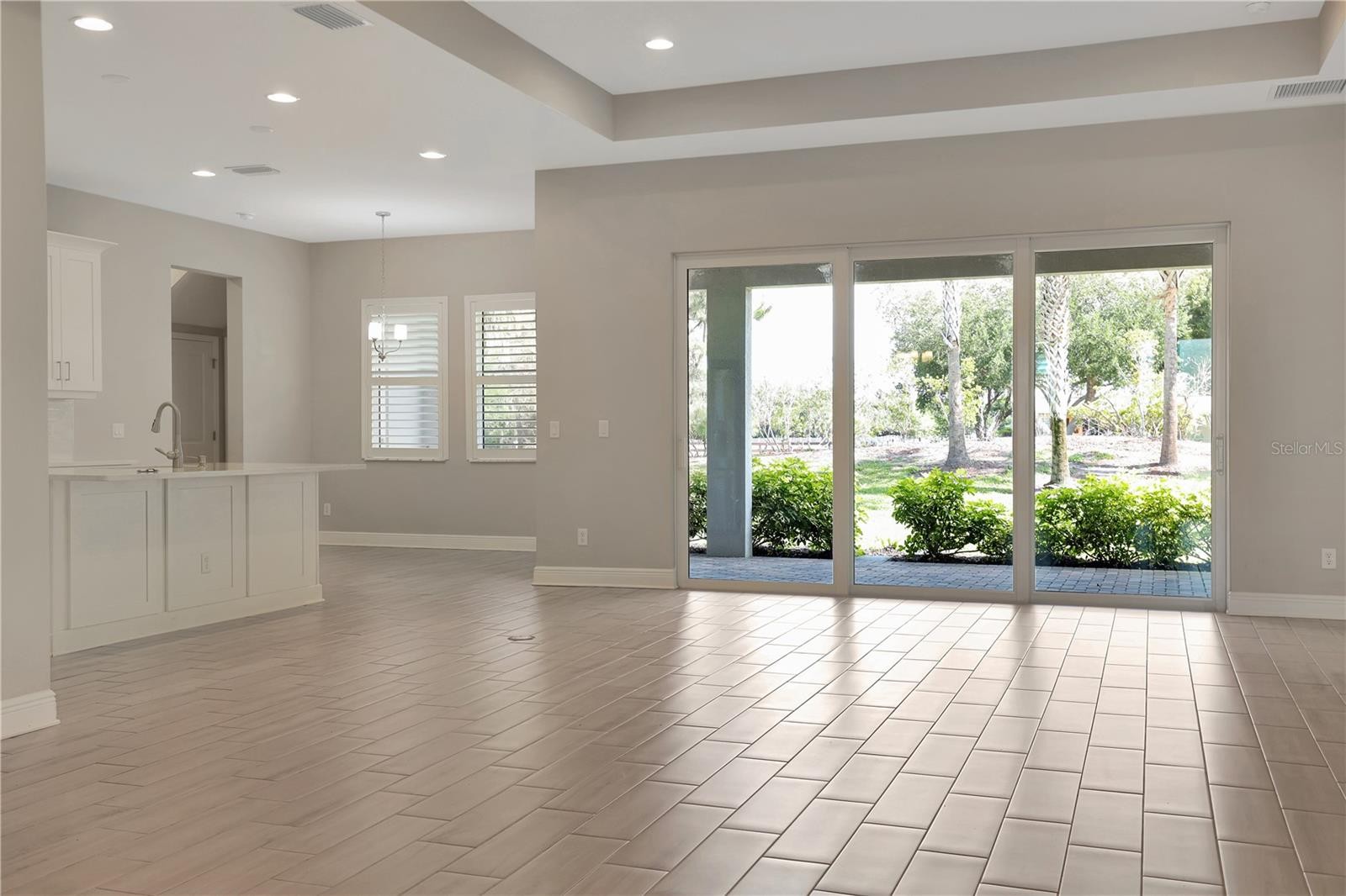 6133 LUNGO LAGO DR