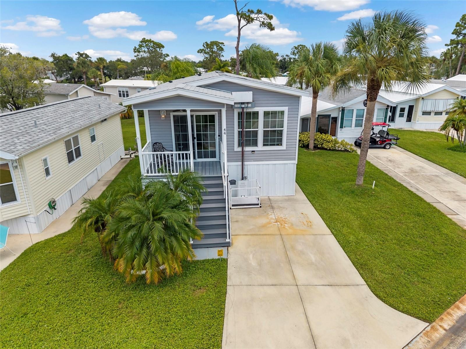 44 CROWN POINT DR