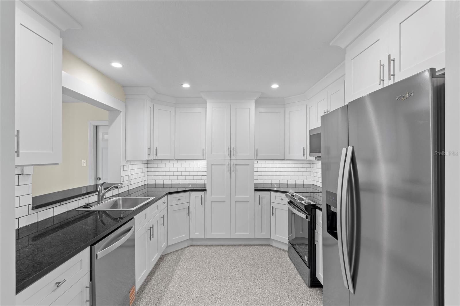 358 HIGHLAND SHORES DR