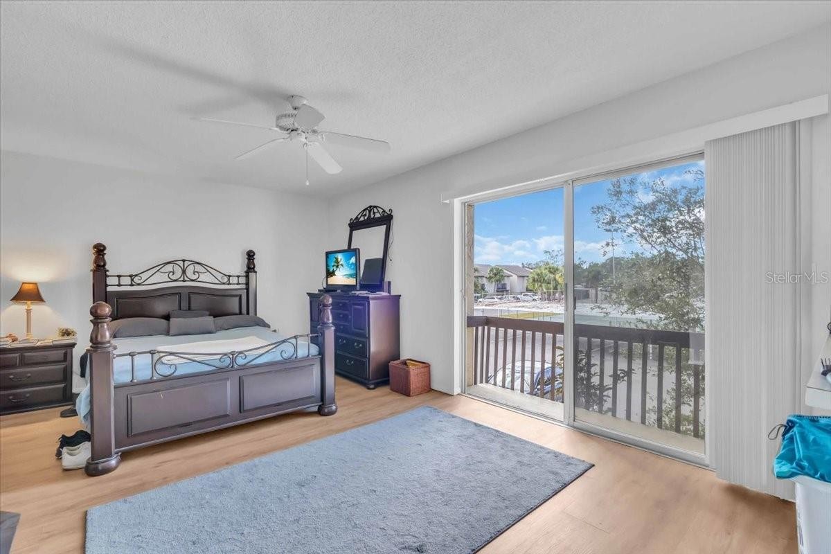 2701 HIDDEN LAKE DR N #E