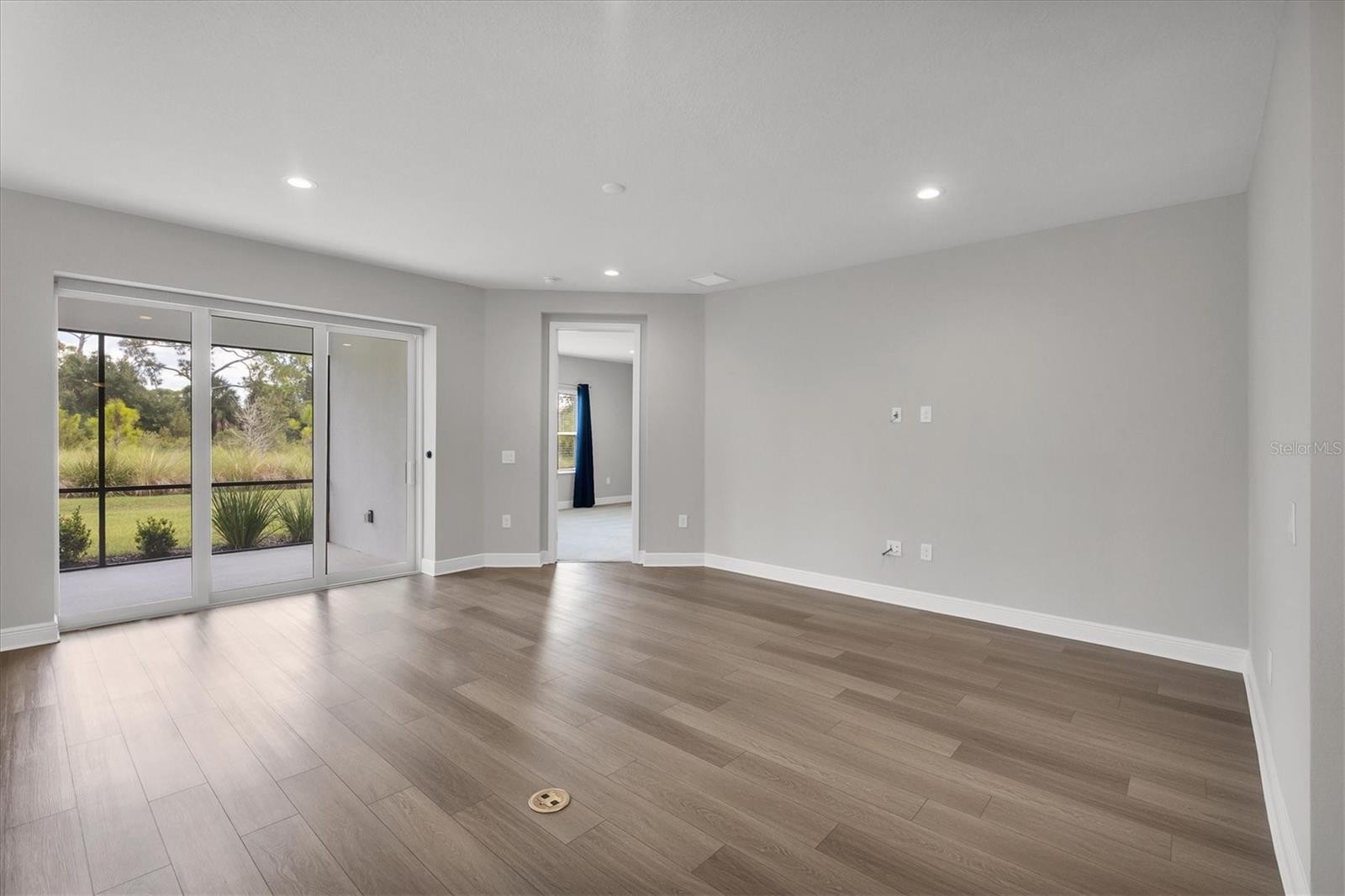 10186 CRYSTAL ISLE CIR