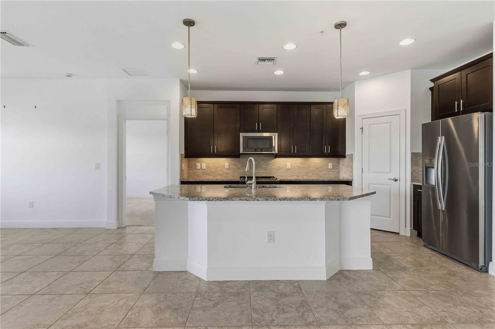 23113 BANBURY WAY #202