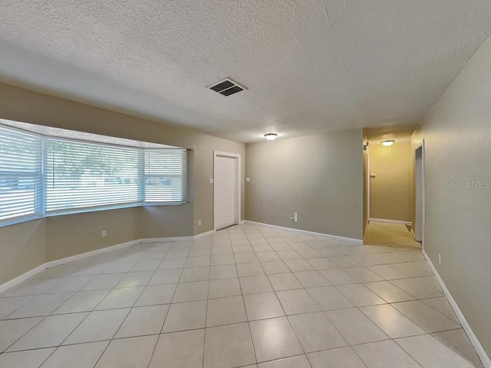 122 VAN DYCK DR