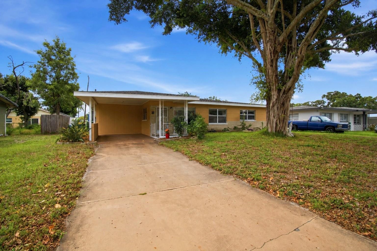 330 CROSBY CT