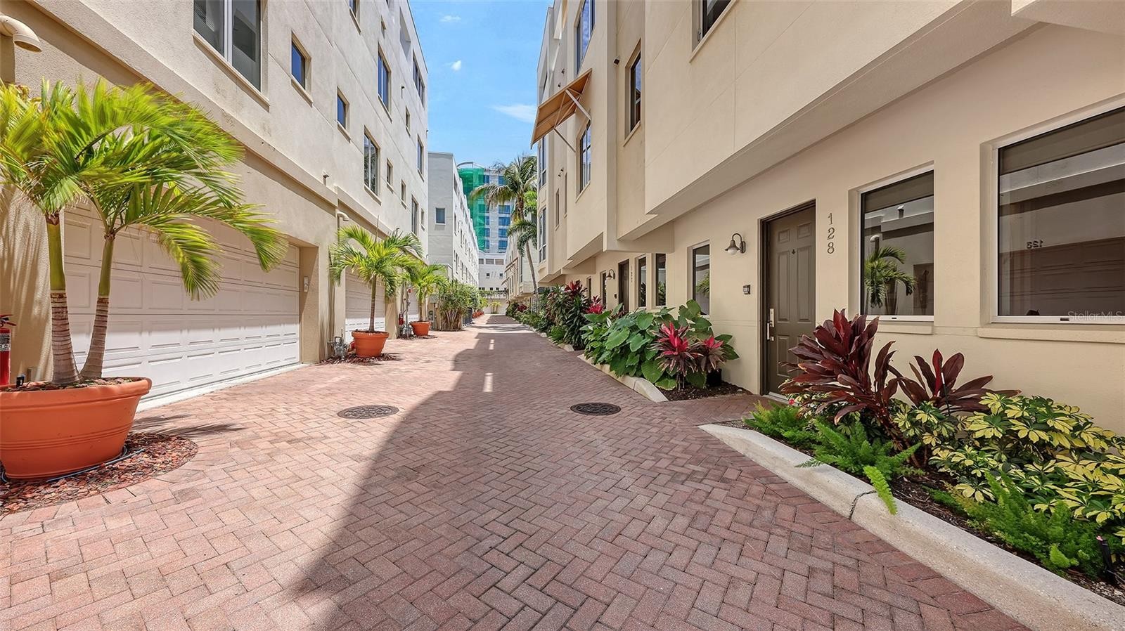 235 COCOANUT AVE #128E