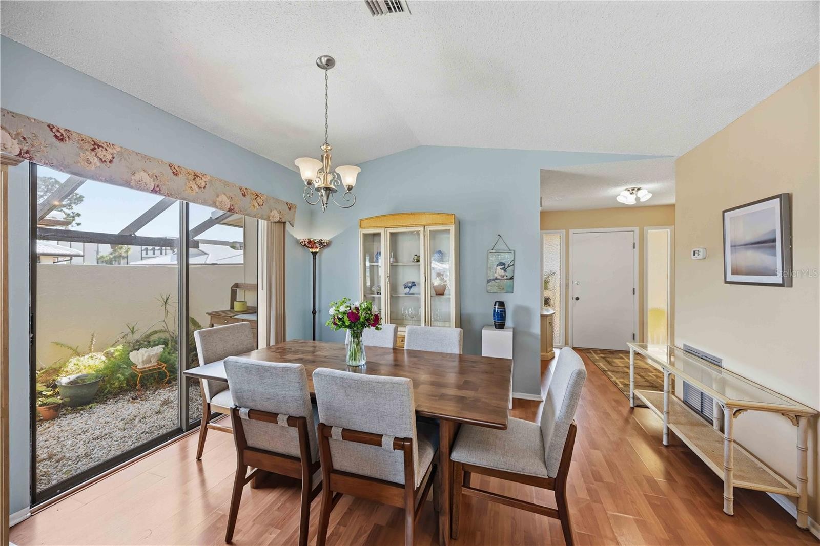 38 PEBBLE ROCK DR