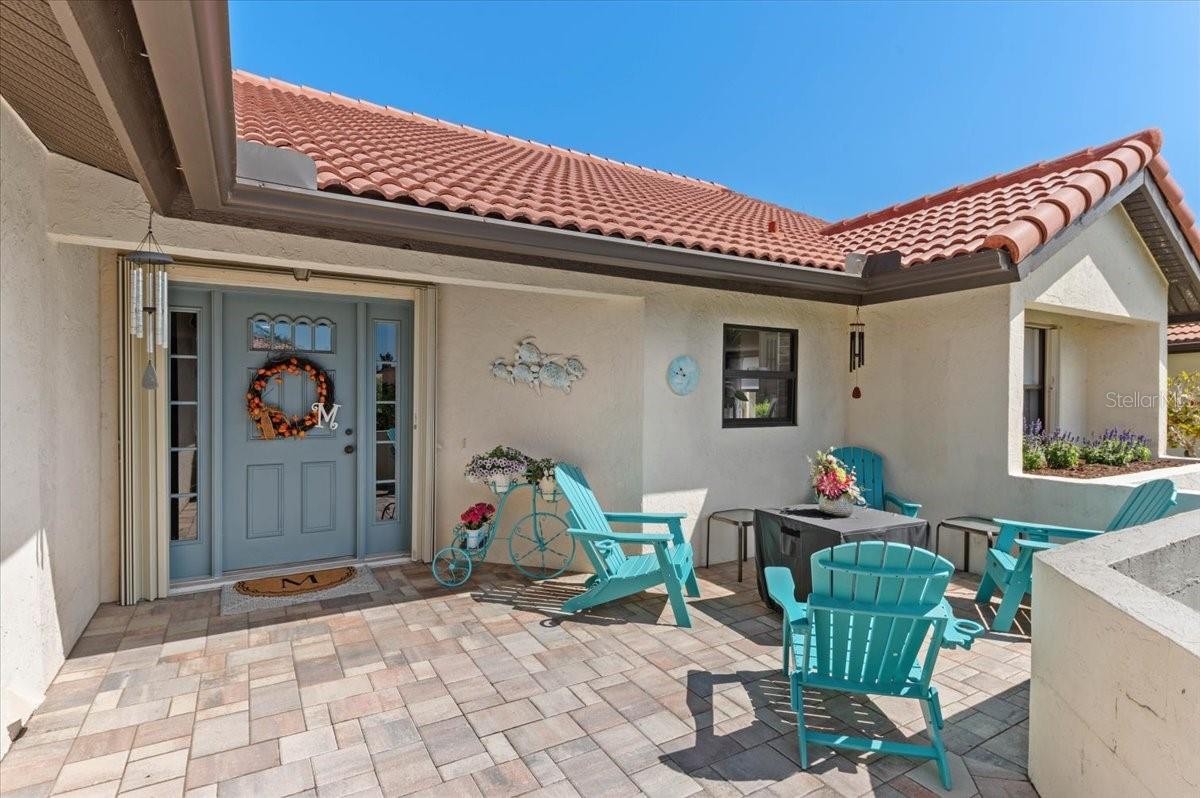 286 LAUREL HOLLOW DR