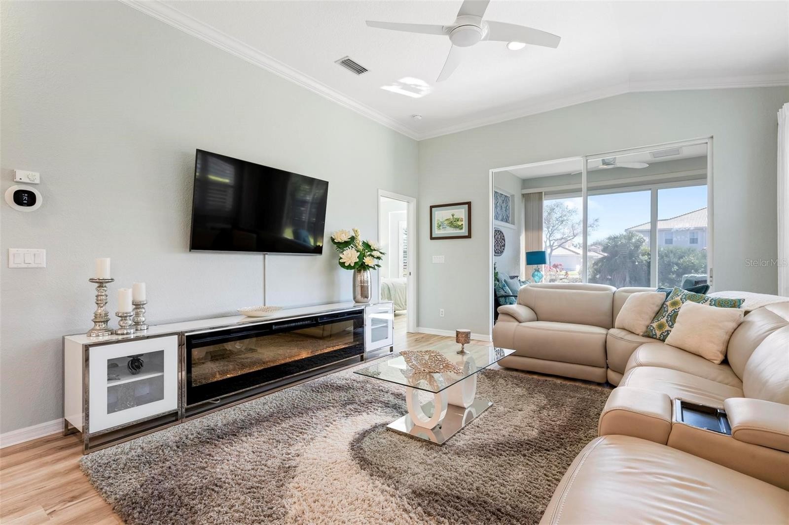 211 VISTA DEL LAGO WAY