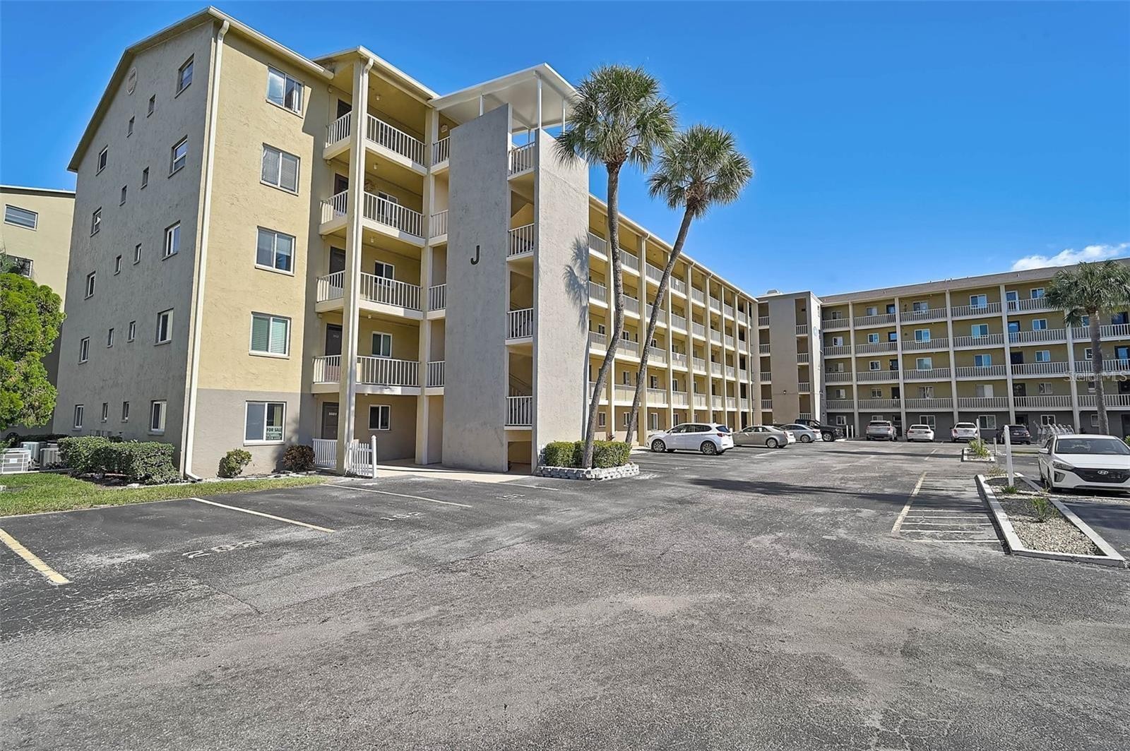 3621 LAKE BAYSHORE DR #J-403