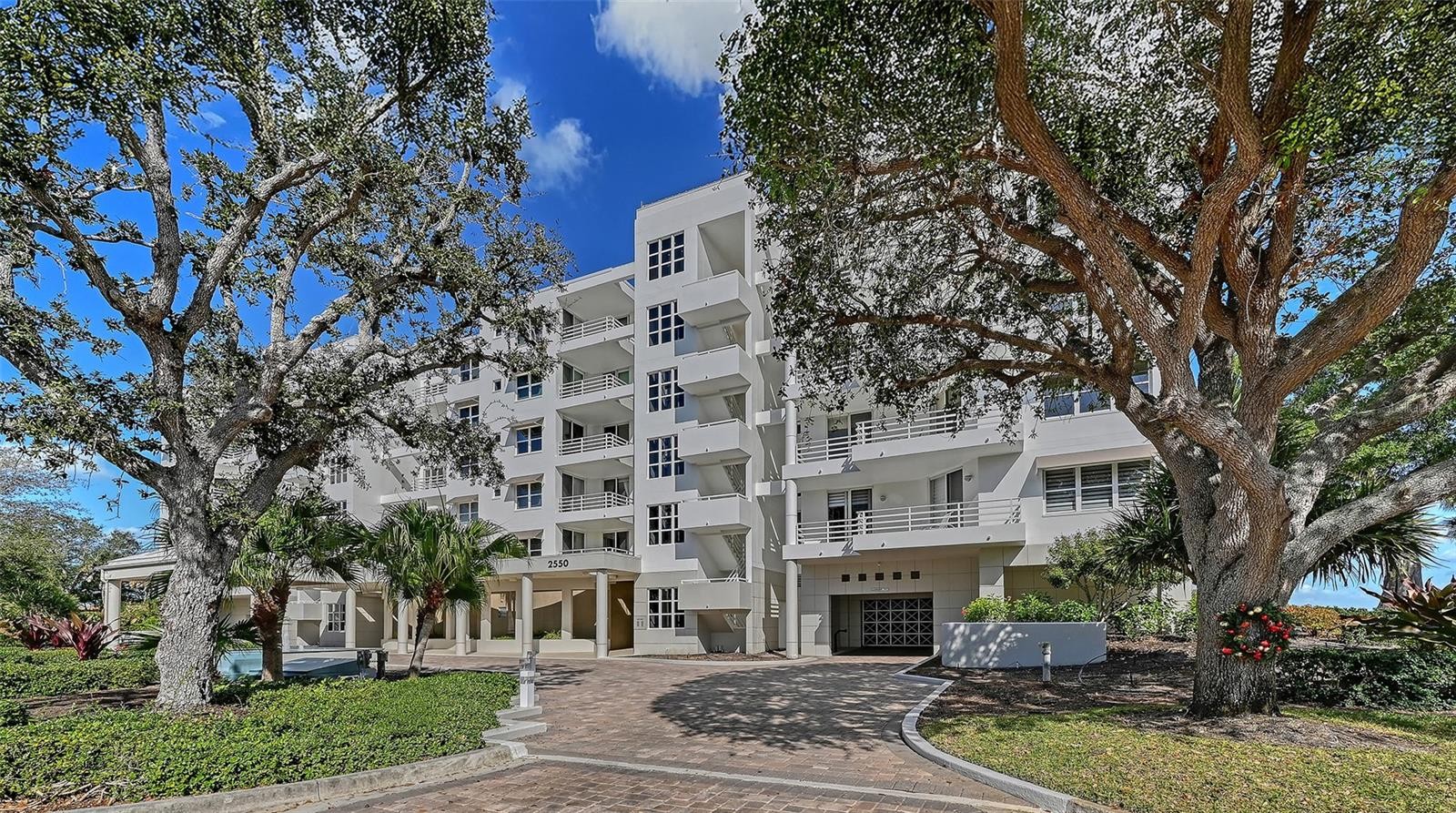 2550 HARBOURSIDE DR #334