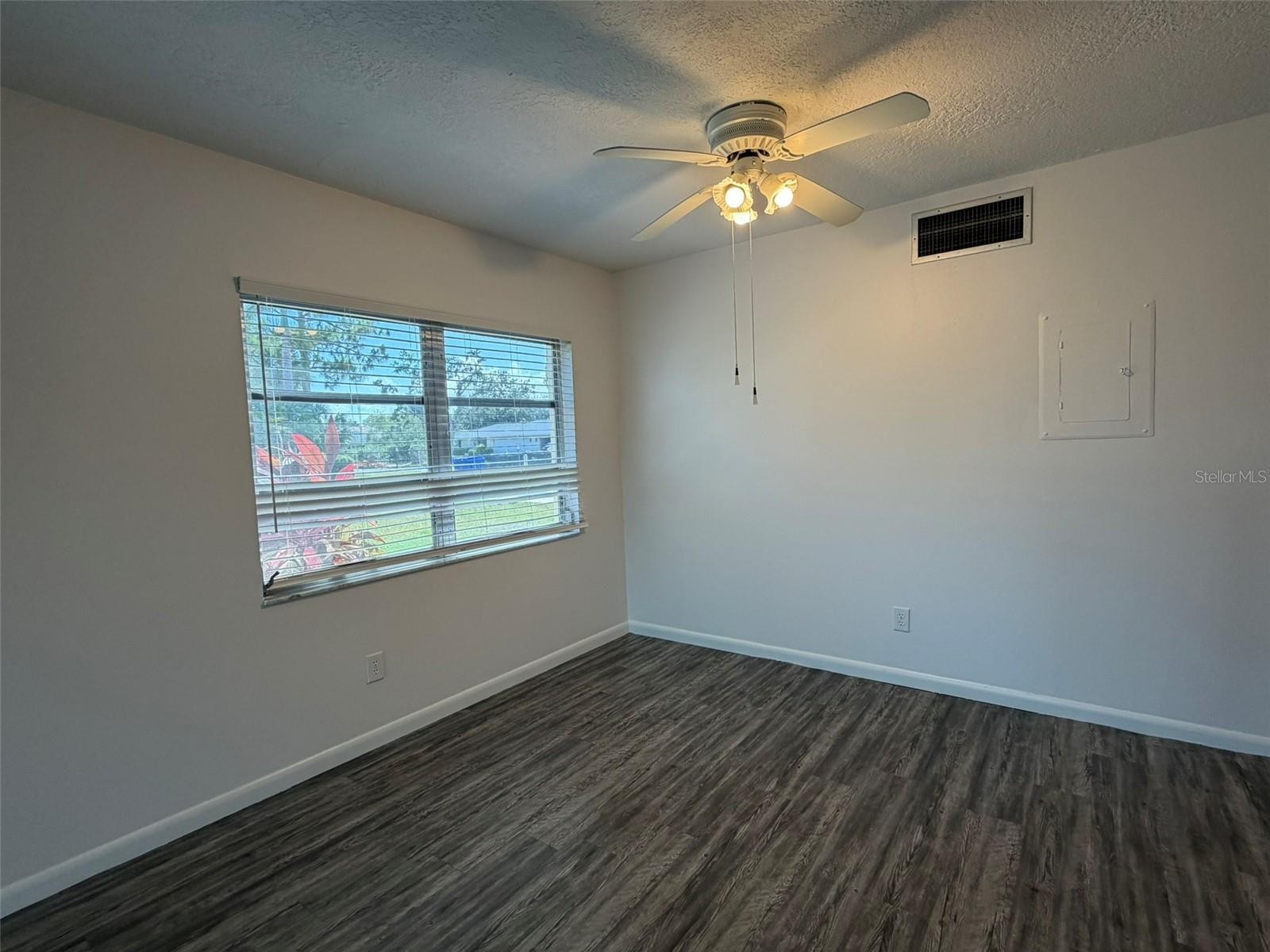 7153 W COUNTRY CLUB DR N #145