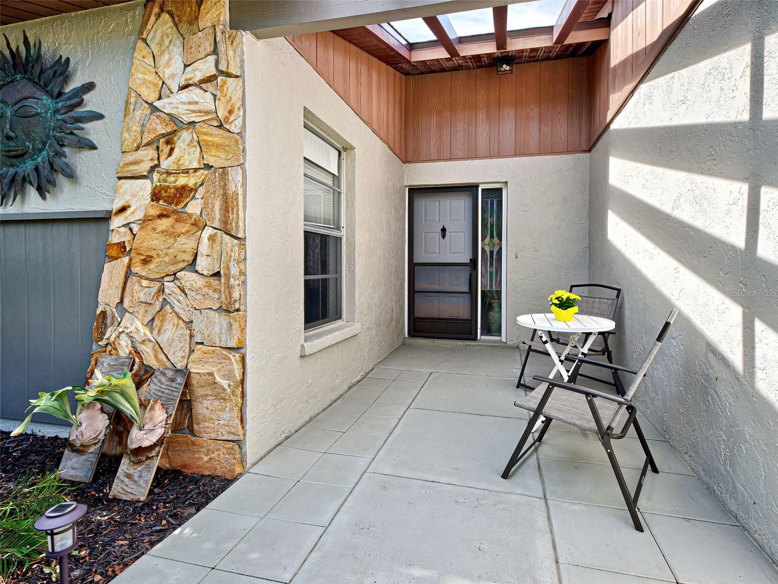 611 CHESTNUT LN #none