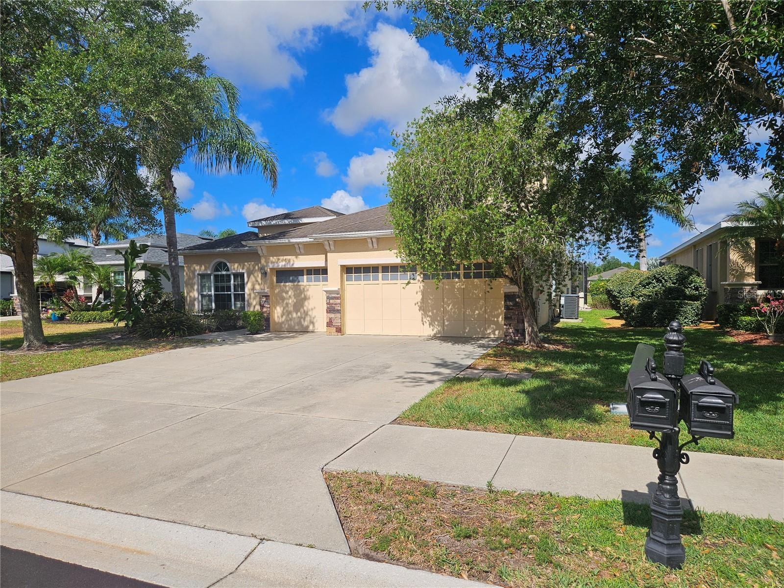 118 PEONY CT