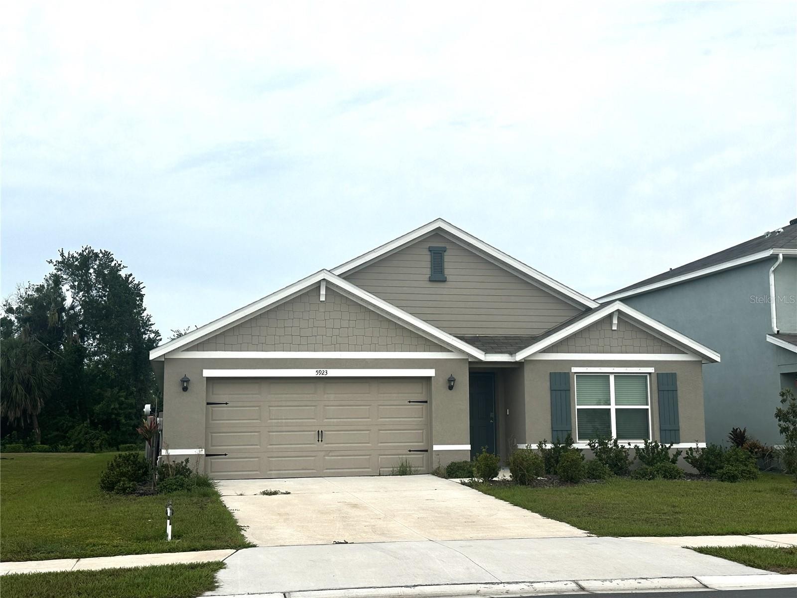 5923 FLAGSTONE TRL
