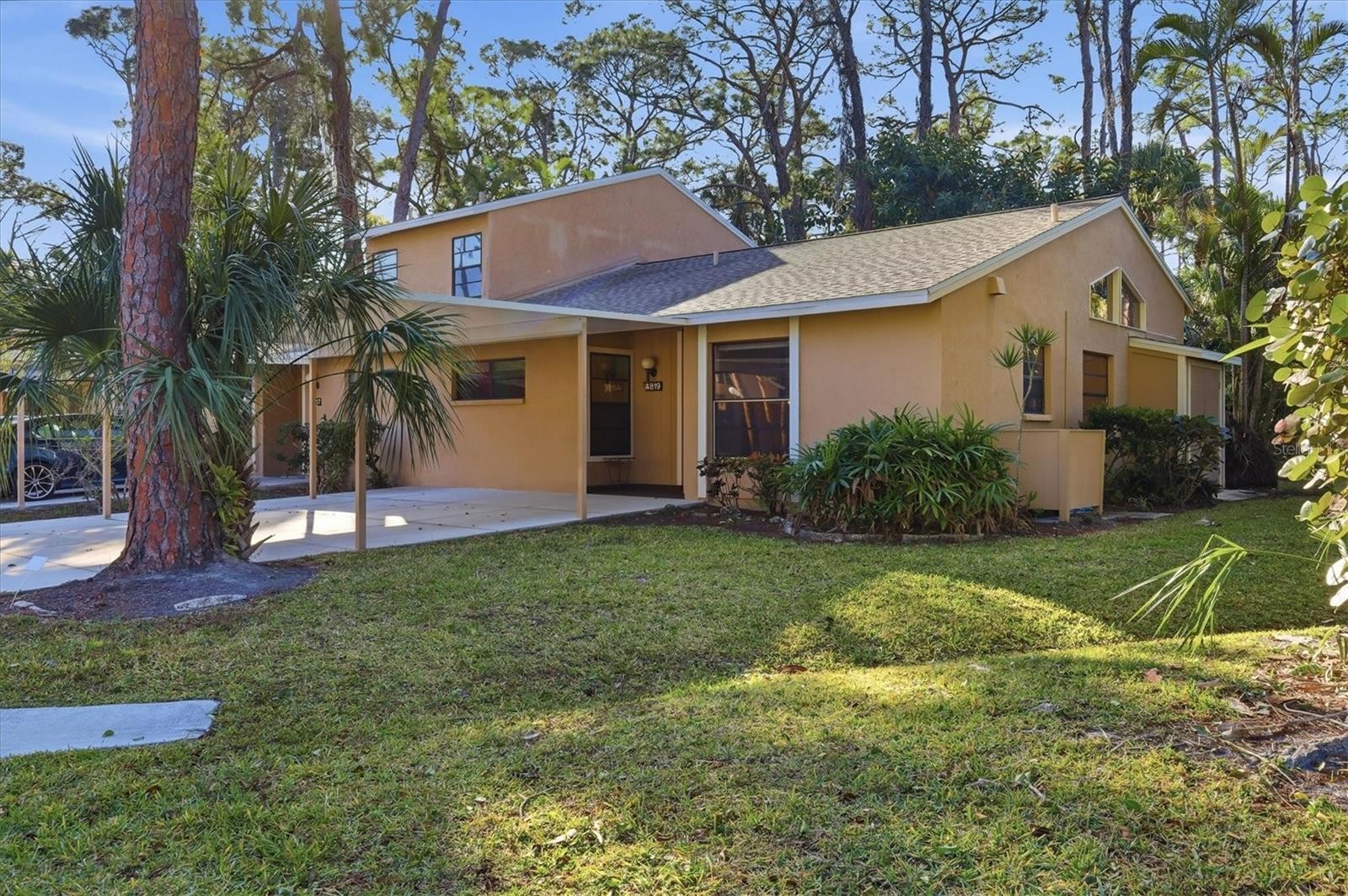 4819 VILLAGE GARDENS DR #110