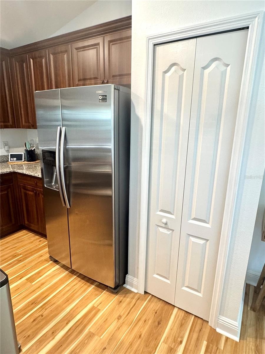 3828 SHIMMERING OAKS DR