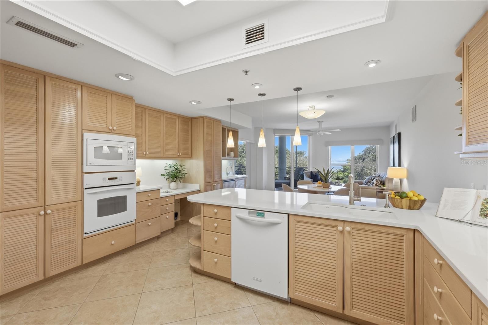 2550 HARBOURSIDE DR #333