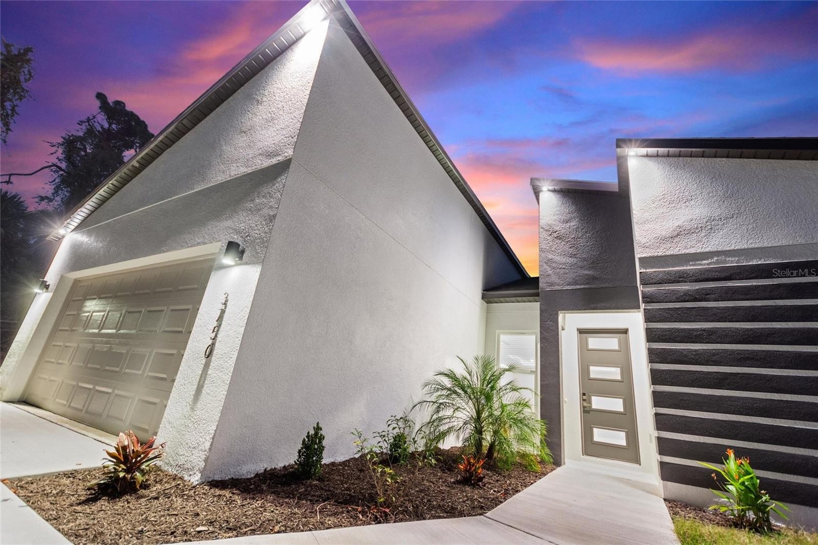 3707 FONTAINEBLEAU ST