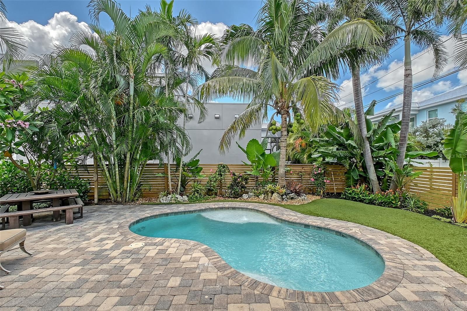 1738 SIESTA DR