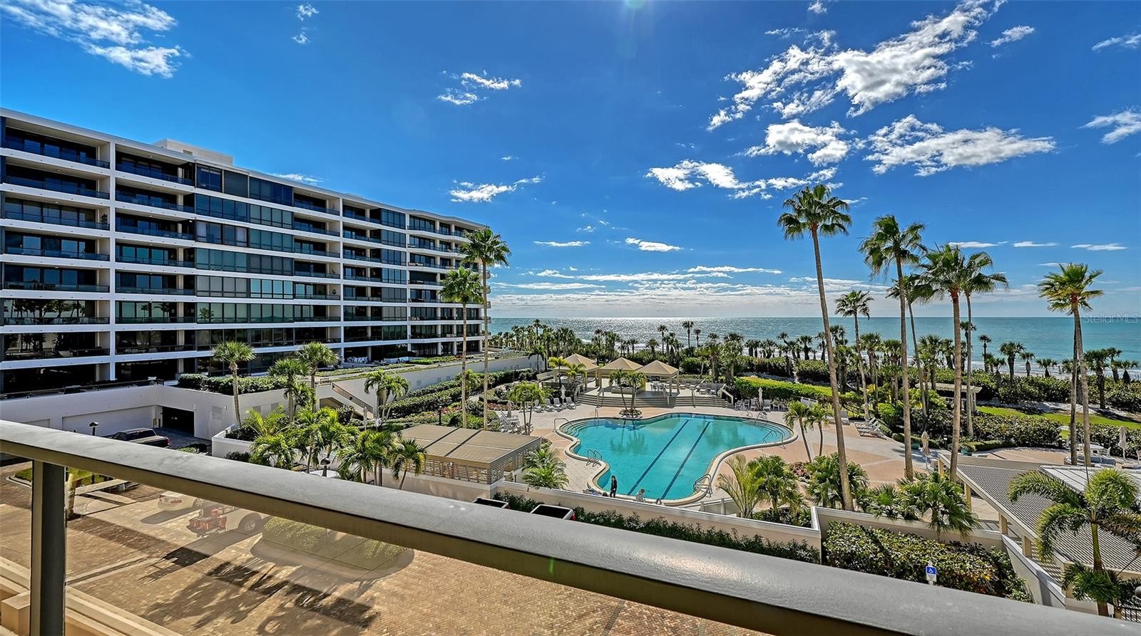 545 SANCTUARY DR #B305