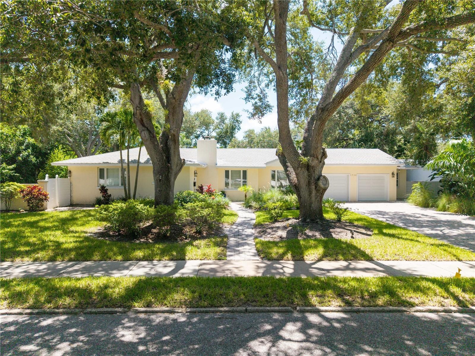 1722 NORTH DR