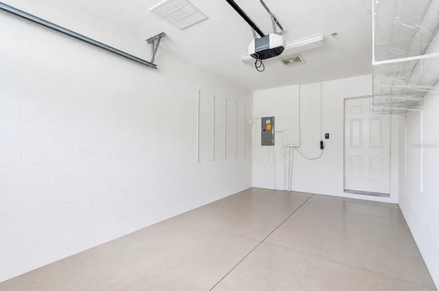 4033 OVERTURE CIR