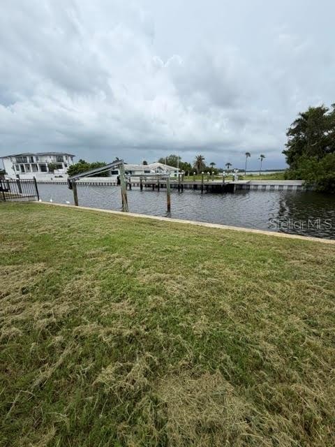 581 ROUNTREE DR