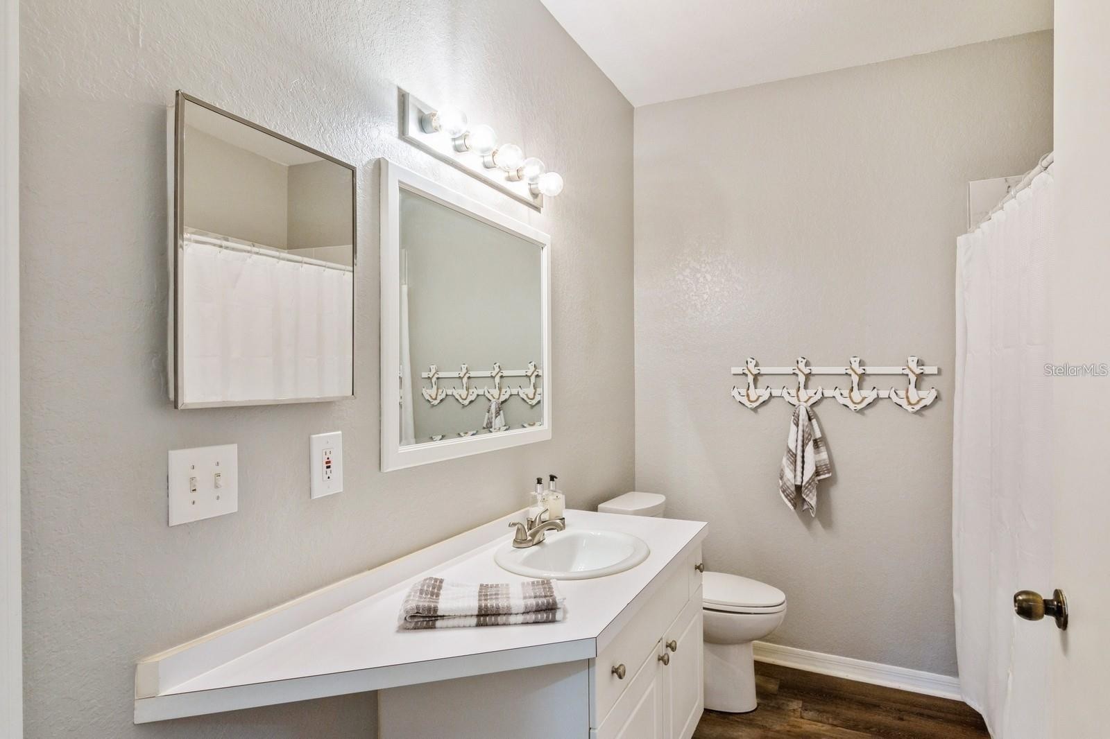 5174 NORTHRIDGE RD #111