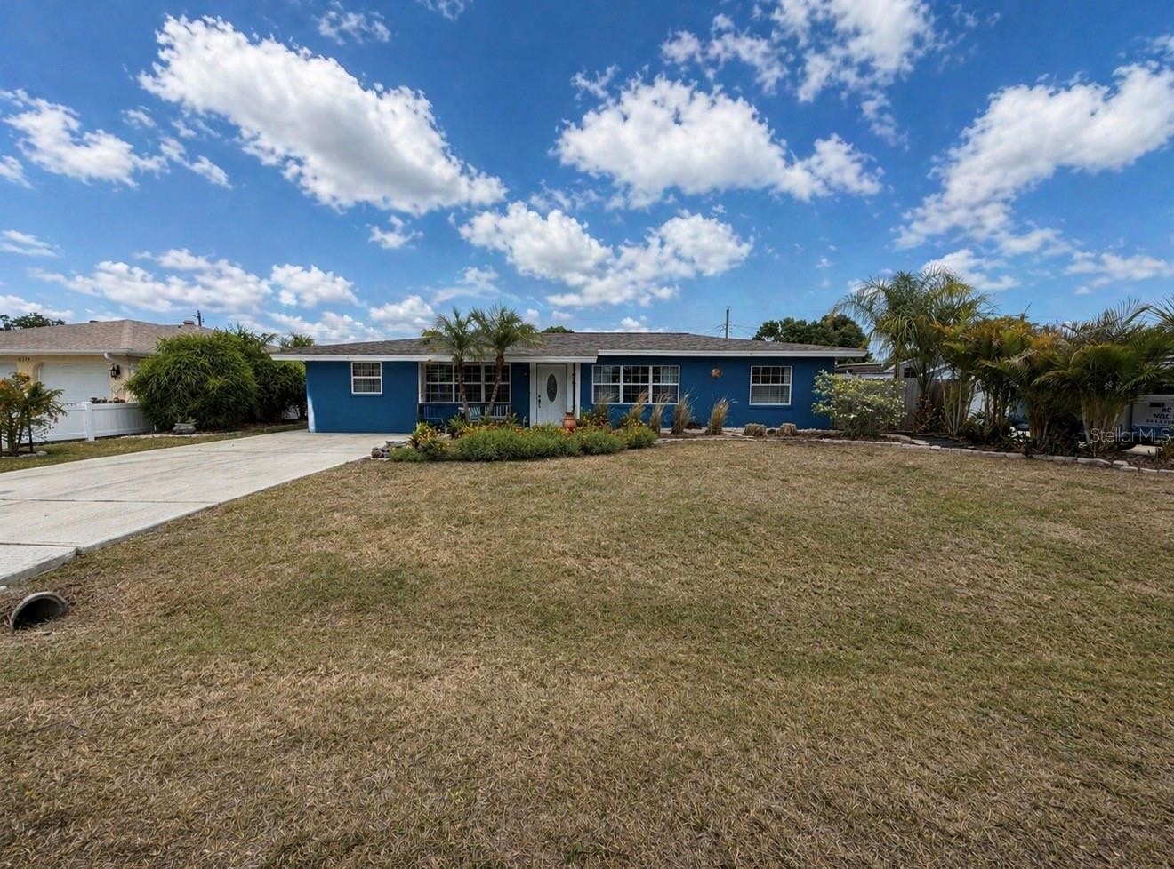 1320 LAUREL AVE